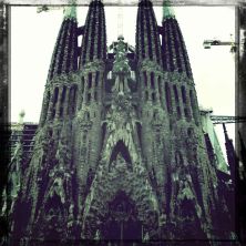 sagrada familia construction.jpg